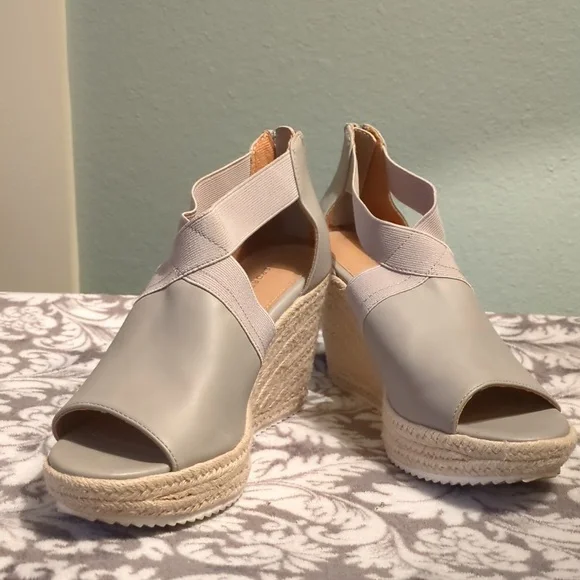 Report Wedge Grey Sandal - Picture 1 of 4